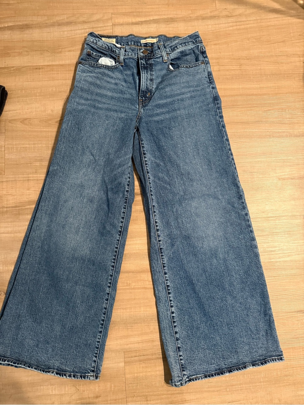 Levi's Wide Leg Flared Jeans in Medium Blue